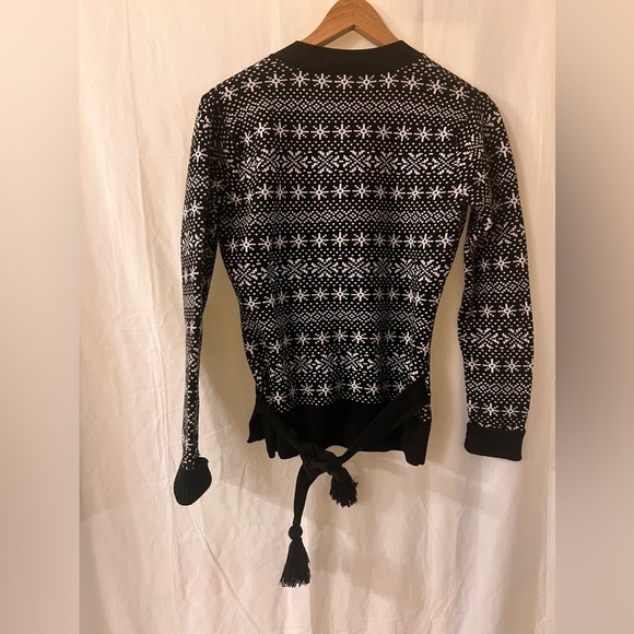 Obermeyer wrap black and white sweater size small - Picture 7 of 8
